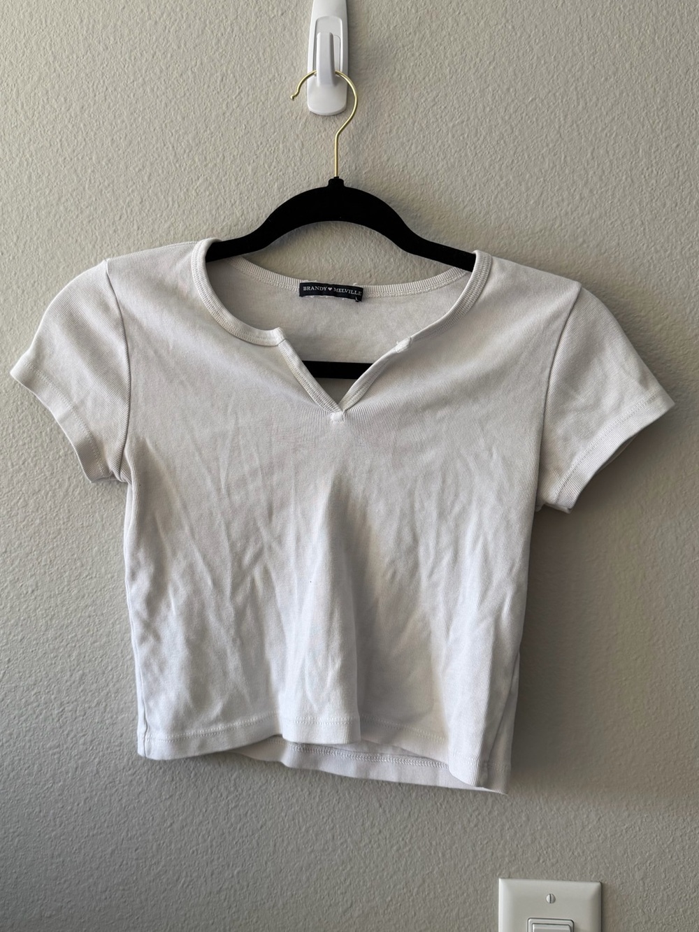 Brandy Melville White Notch V-Neck Cropped Tee